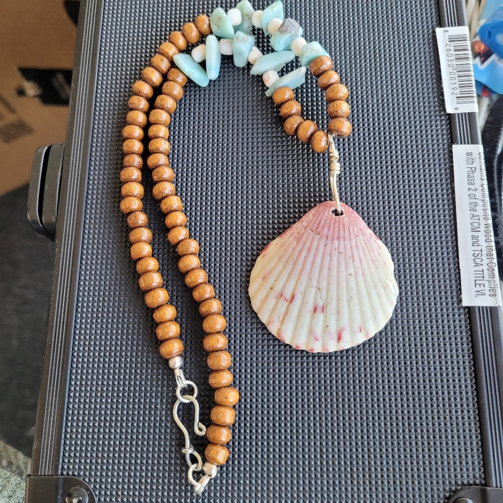 Natural Shell Necklace - Picture 2 of 2